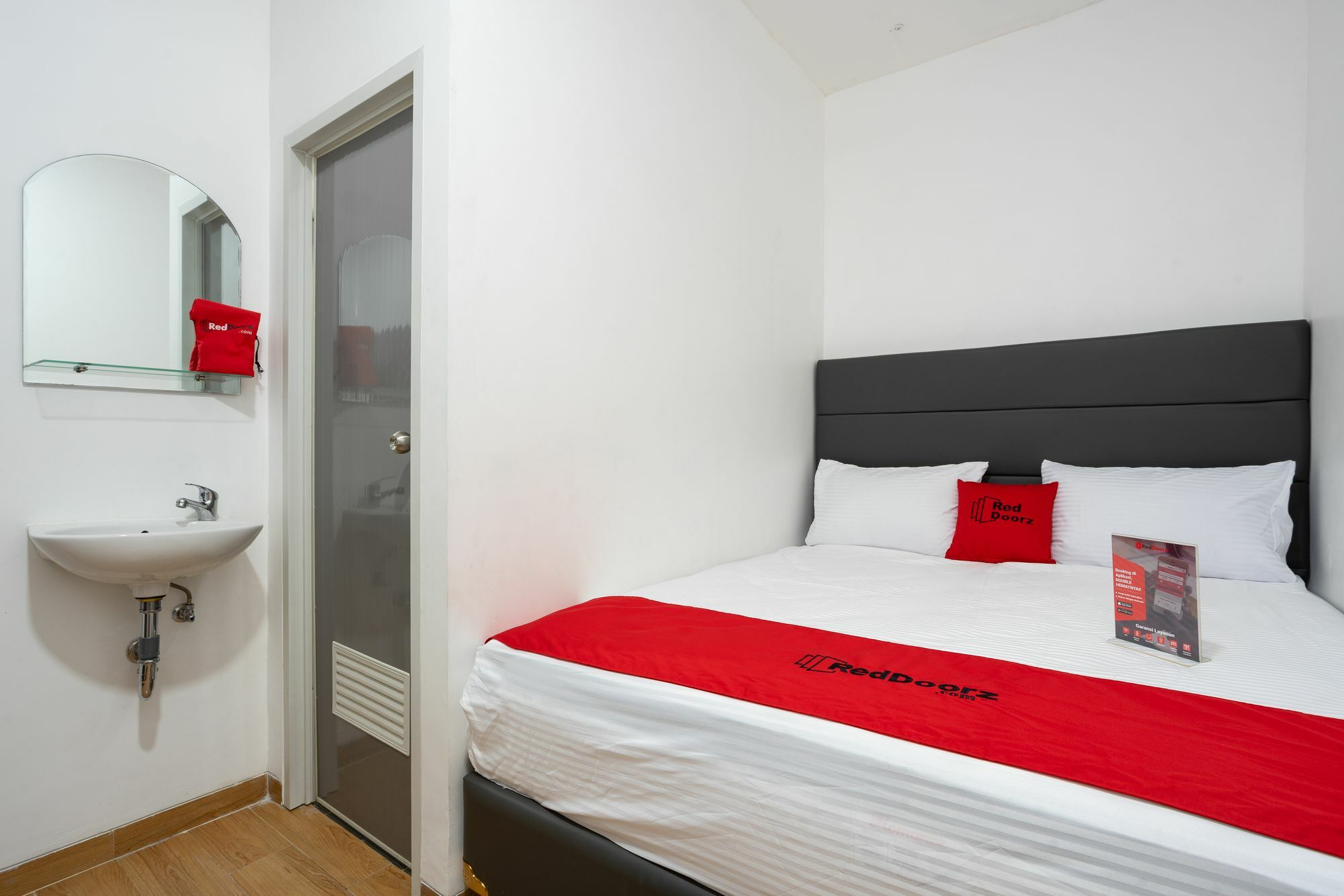 Reddoorz Plus @ Danau Sunter Utara Cakarta Dış mekan fotoğraf
