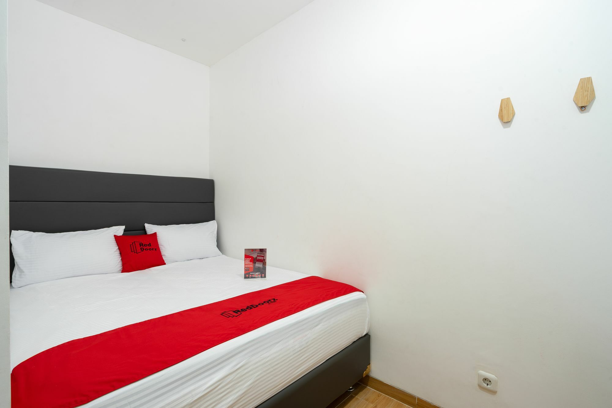 Reddoorz Plus @ Danau Sunter Utara Cakarta Dış mekan fotoğraf